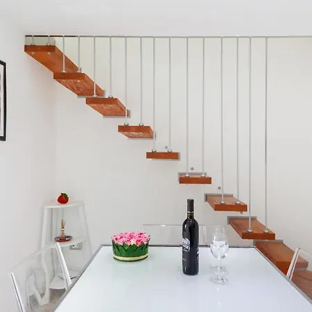 Cute Flat In The Heart Of Apartment *