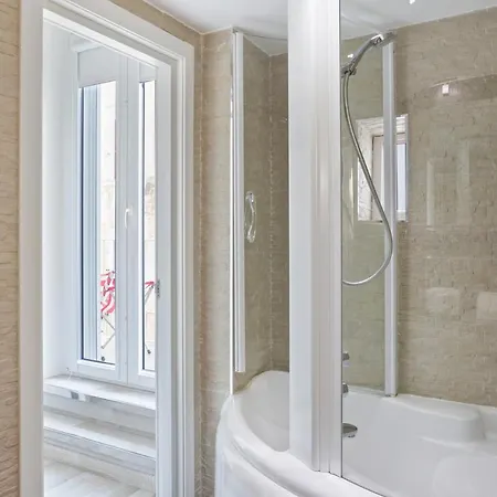 Cute Flat In The Heart Of Apartment